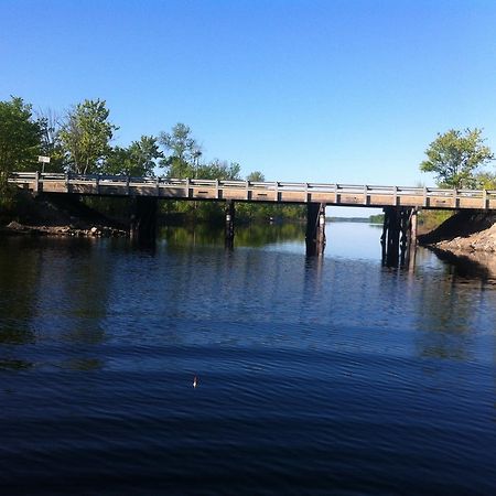 Lake Dalrymple Resort Lagoon City エクステリア 写真