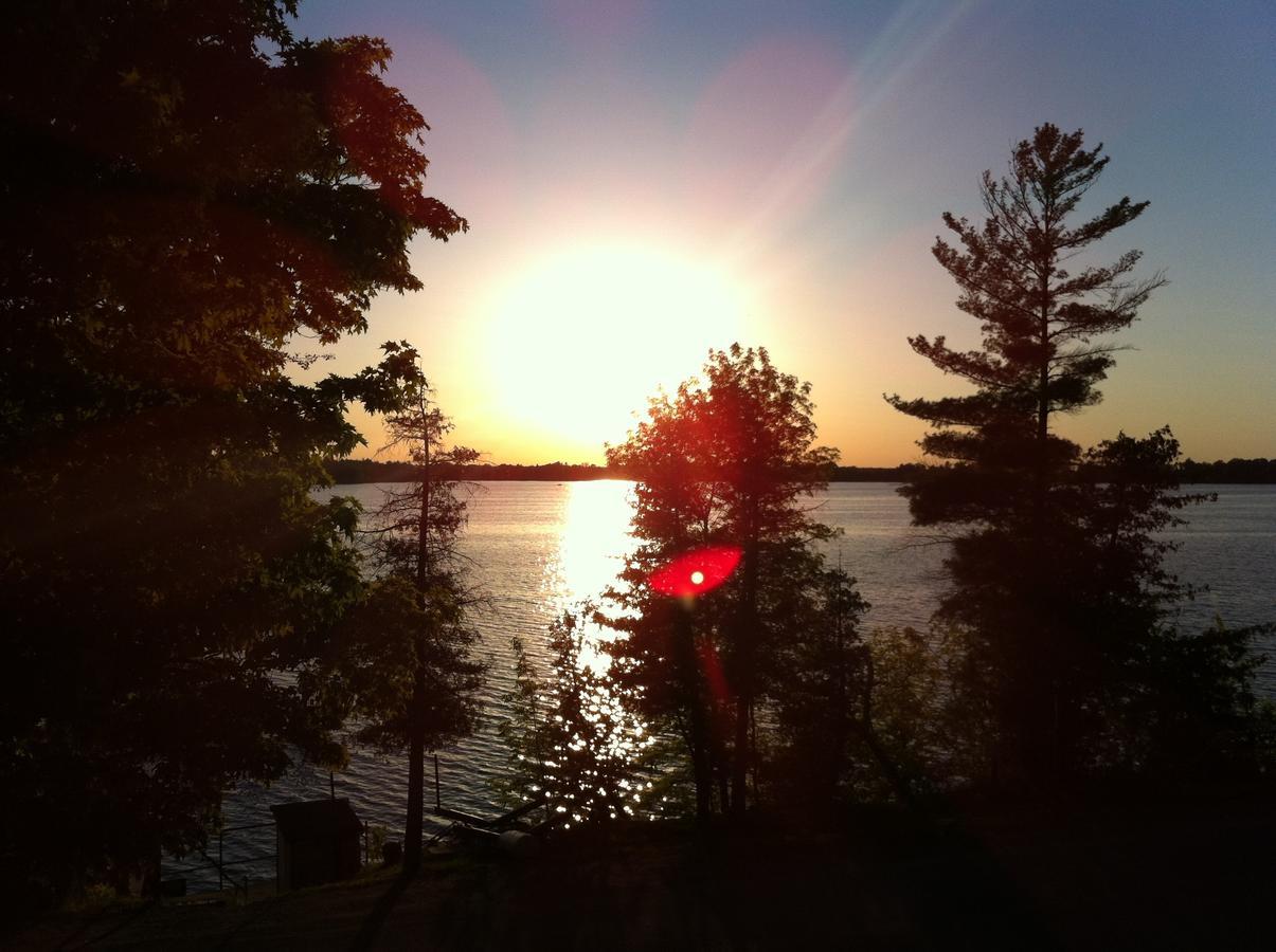Lake Dalrymple Resort Lagoon City エクステリア 写真