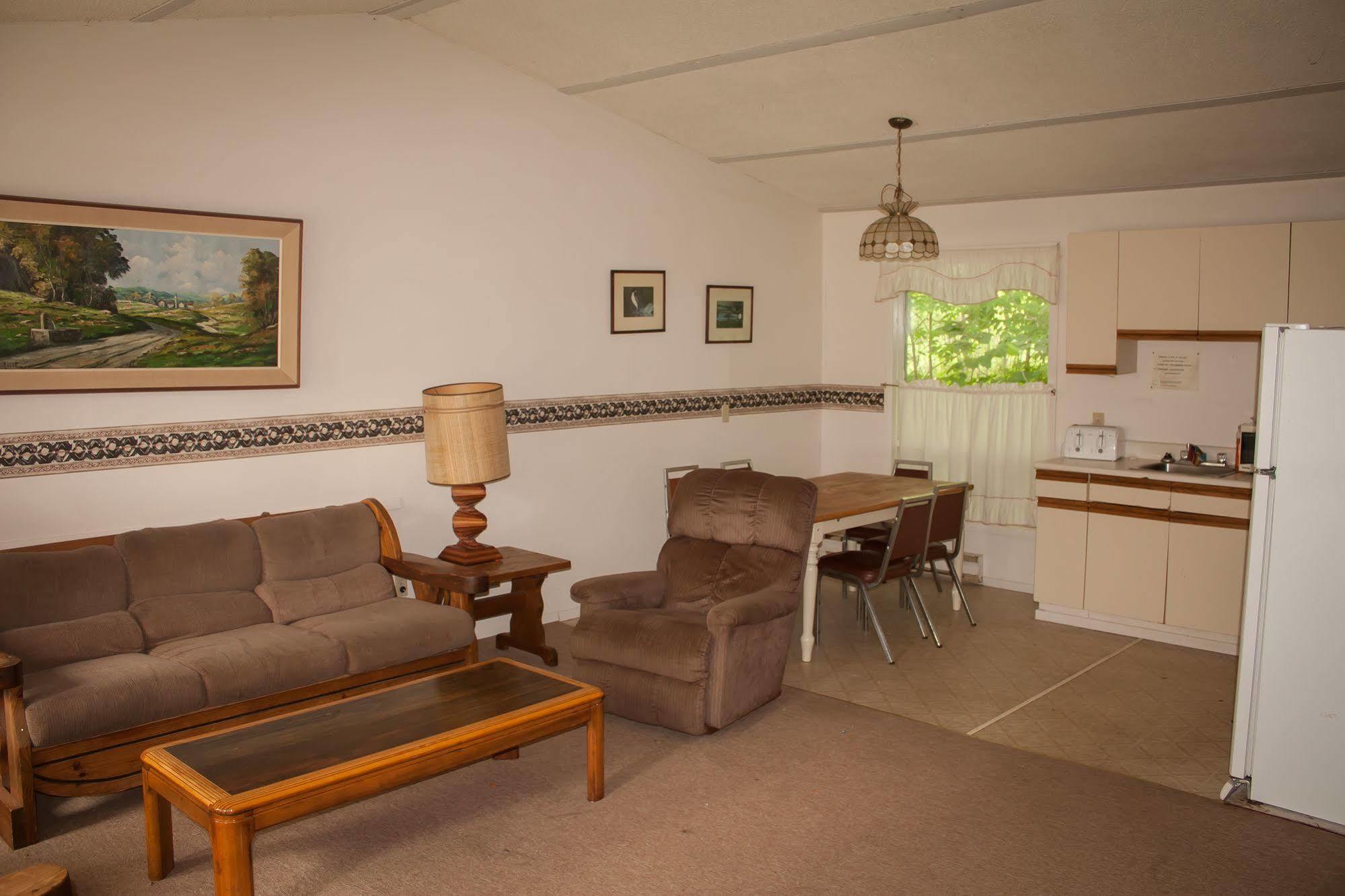 Lake Dalrymple Resort Lagoon City エクステリア 写真