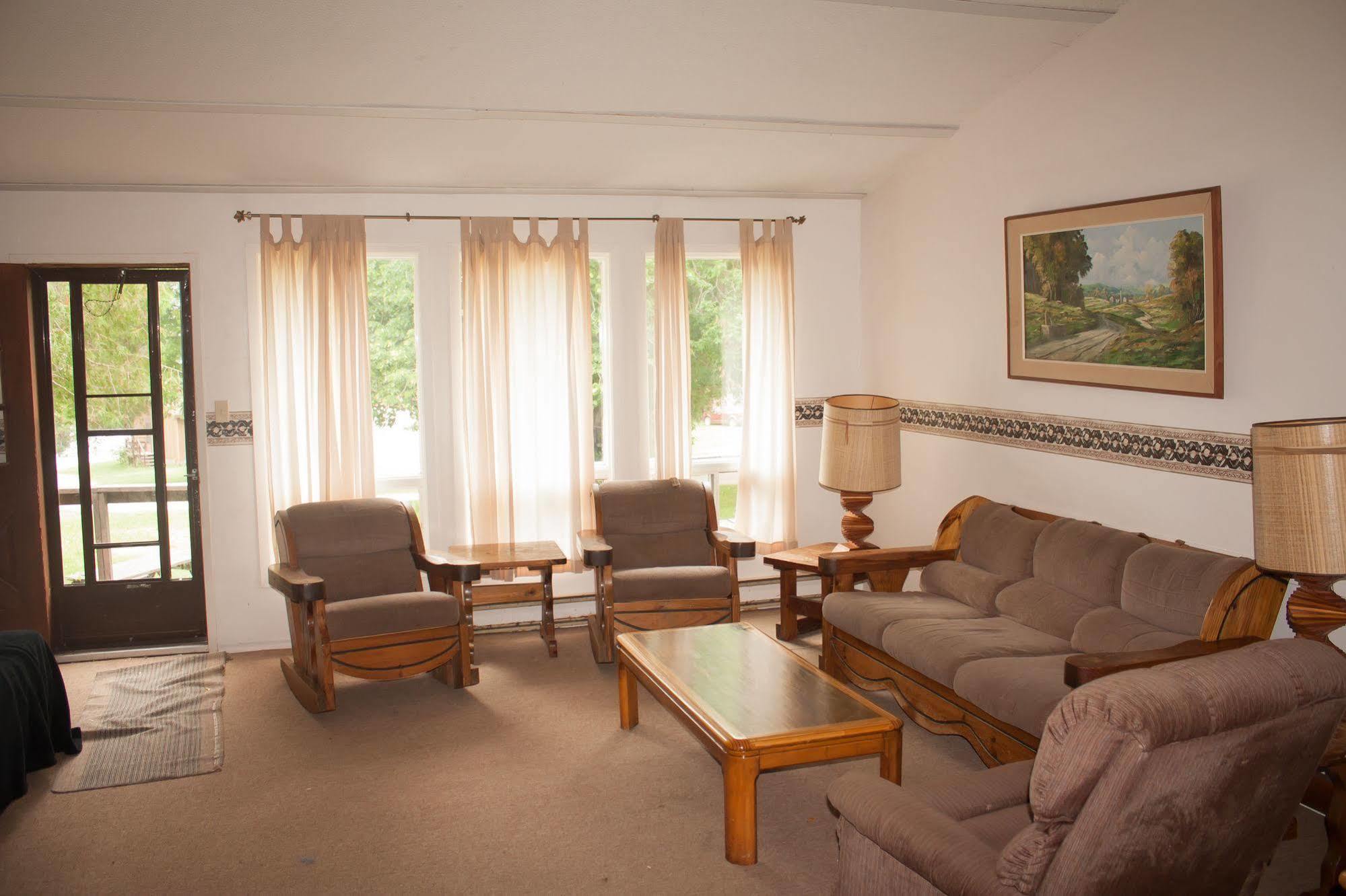Lake Dalrymple Resort Lagoon City エクステリア 写真